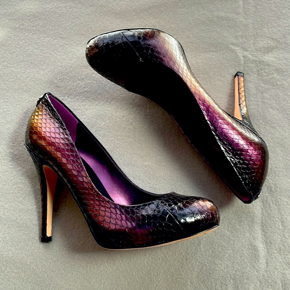 Ivanka Trump Shoes - Ivanka Trump purple snake pumps